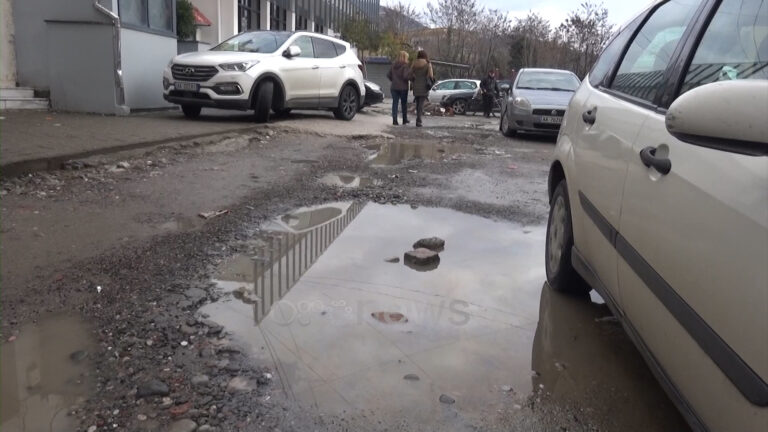 Kur vjen koha për vota vjen derë më derë, më thotë edhe të jap një kafe” Lagjja e harruar në Elbasan