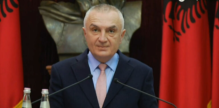 Oksigjeni i pacertifikuar për pacientët me Covid-19, Presidenti Meta: Të ndalet kjo kontrabandë e rrezikshme dhe kriminale