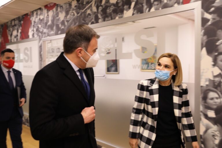 Kryemadhi takon këshilltarin e Mitsotakis: Greqia të njohë pavarësinë e Kosovës