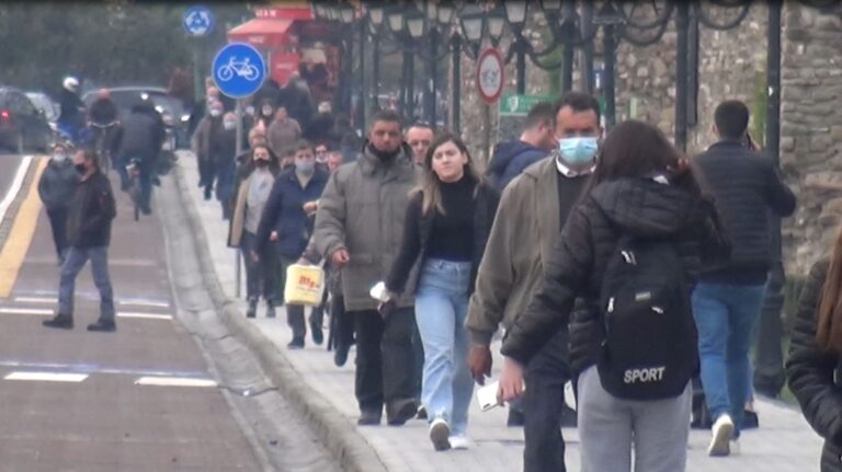 Covid 19 alarmon Shkodrën dhe Elbasanin, 44 mësues të infektuar në qytetin e luleve