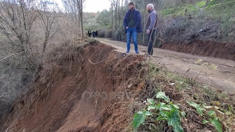 Rruga në Patos nuk ekziston në hartë, banorët: Nuk ka fonde, duhet të investojmë vetë