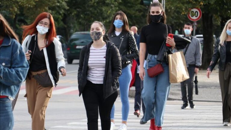 Kishte udhëtuar nga Shqipëria, 22-vjeçarja me variantin britanik të COVID