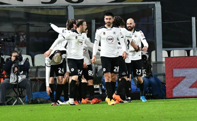 Spezia leksion futbolli Milanit, Ismajli “fut në xhep” Ibrahimovic (VIDEO)