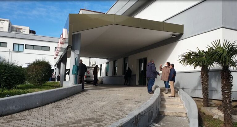 ISHP në Durrës jep alarmin për testimet: Prej 10 ditësh marrim nga 20 tamponë, me 200 nuk përballohet