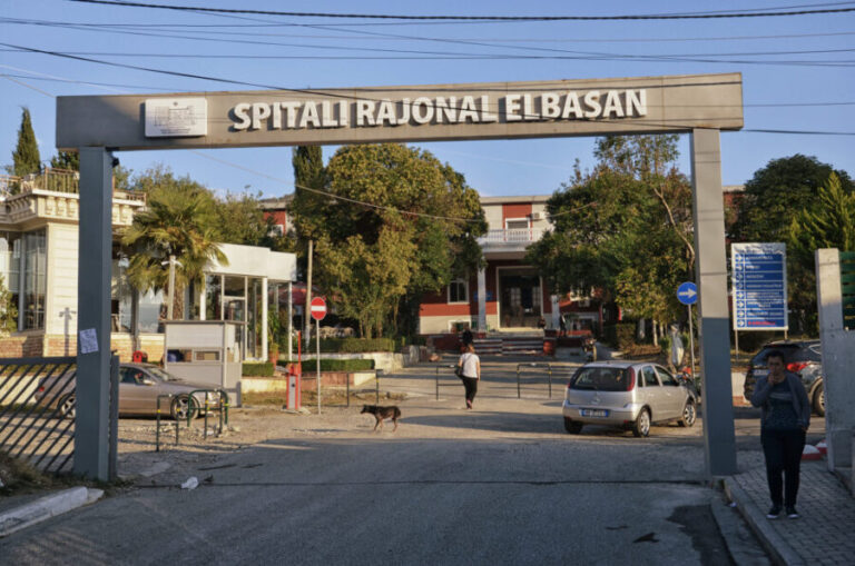 Boçi: Pezullohen operacionet në Spitalin e Elbasanit. Drejtori Gaxho e përgënjeshtron: Puna vijon