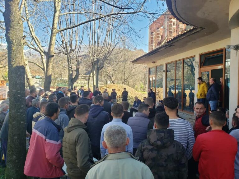 Gazment Bardhi: Koha për t’u ndarë nga politika që premton dhe harron