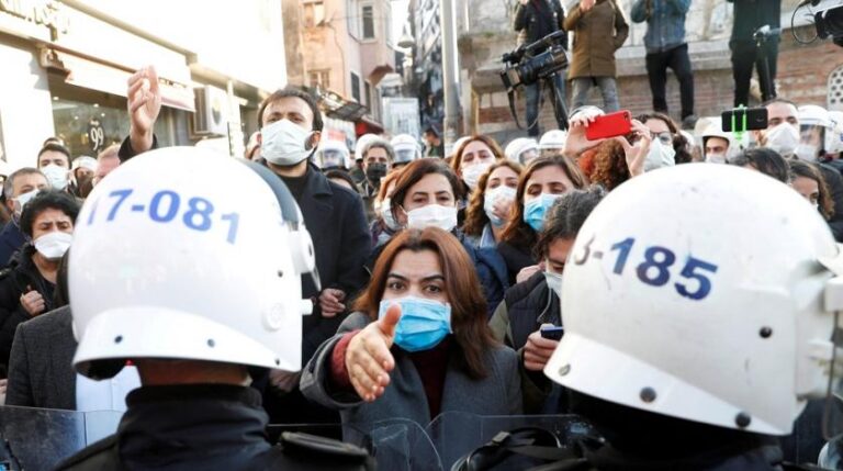 Turqi, shtypet protesta studentore