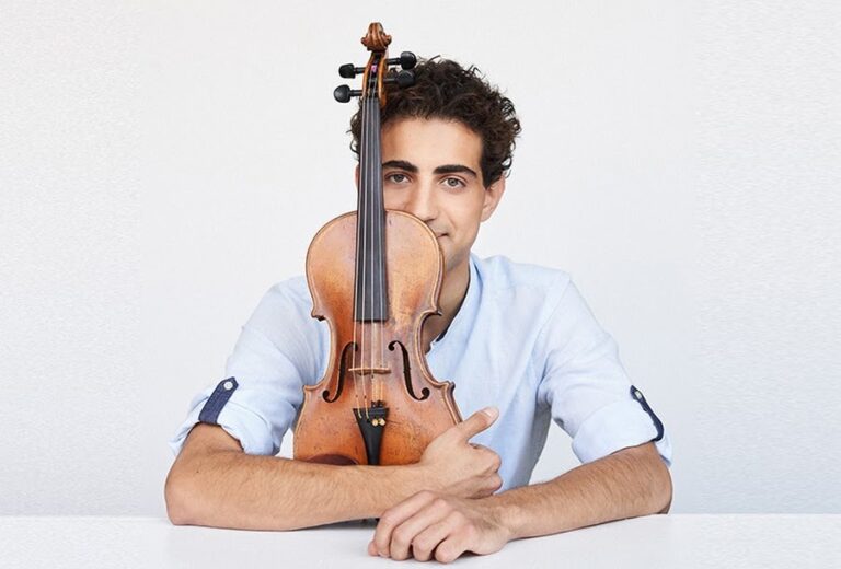 Violinisti me origjinë shqiptare i pëlqyer nga Putin: Më ftoi vetë ai