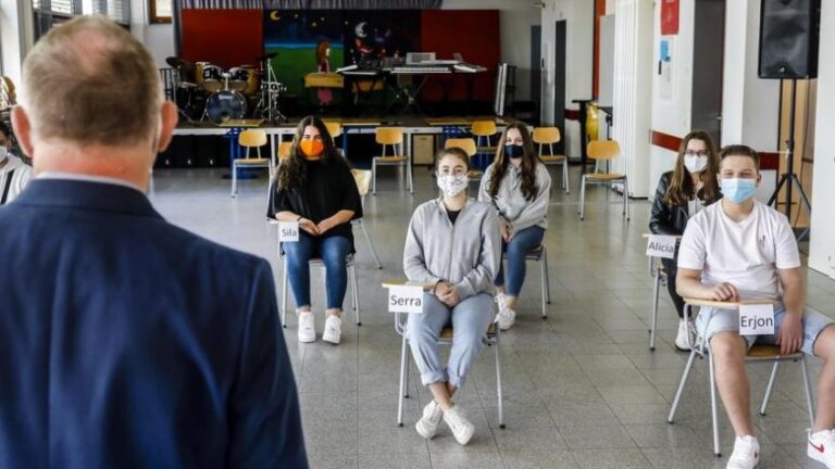 Mësuesit prioritet për vaksinën anti-Covid
