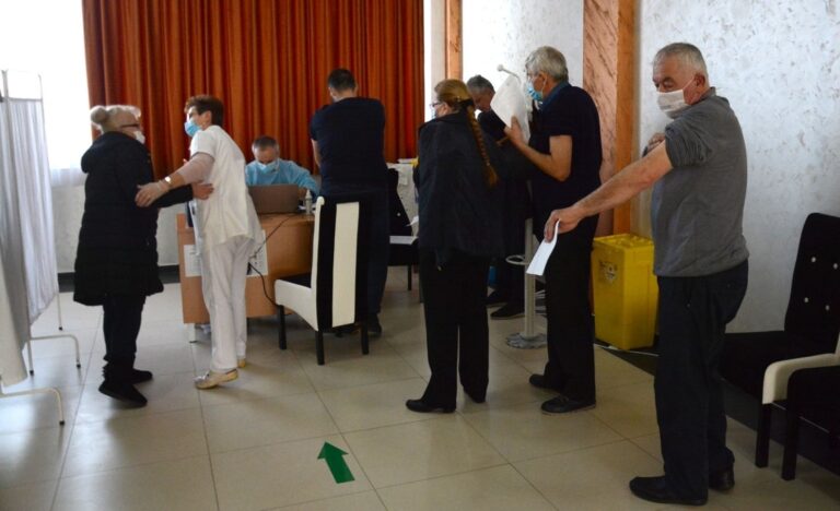 Vaksina anti-Covid, Serbia ftesë qytetarëve nga Kosova