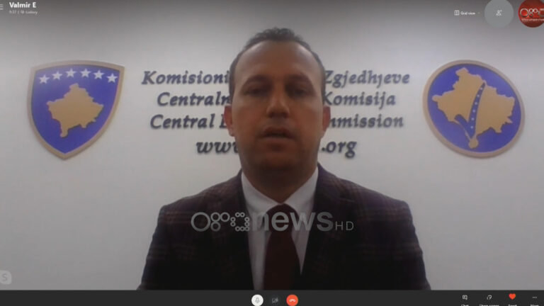 Kosova voton të dielën, Elezi shpjegon fletën e votimit por nuk jep përgjigje për Kurtin: Puna e KQZ mbyllet pas certifikimit të rezultatit