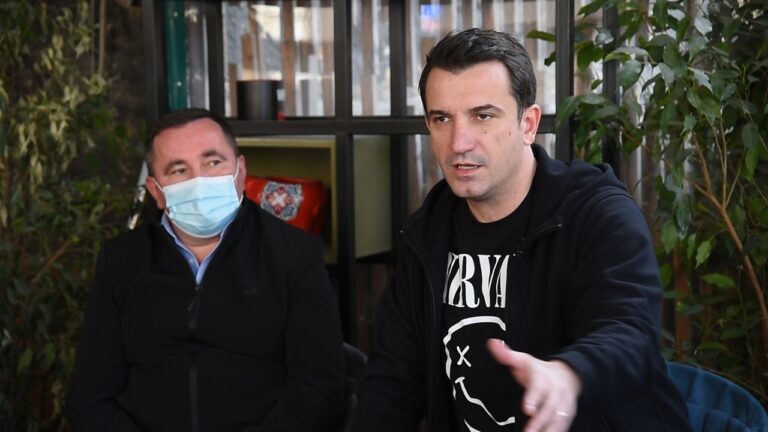 Veliaj në njësinë 1 në Tiranë: Ne rrisim vaksinimet, jetët janë më të rëndësishme se votat