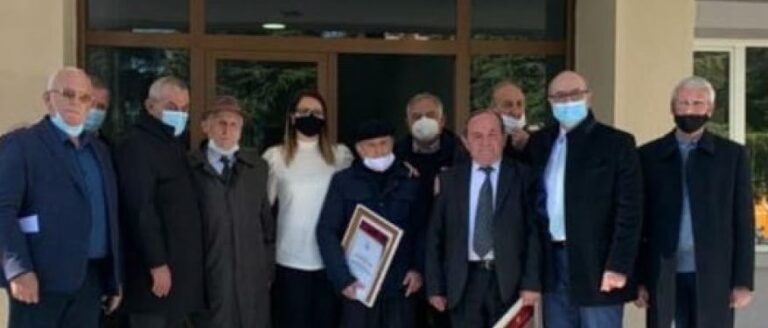 Gazetarit Xhevdet Shehu i jepet titulli “Nderi i Qarkut Fier”