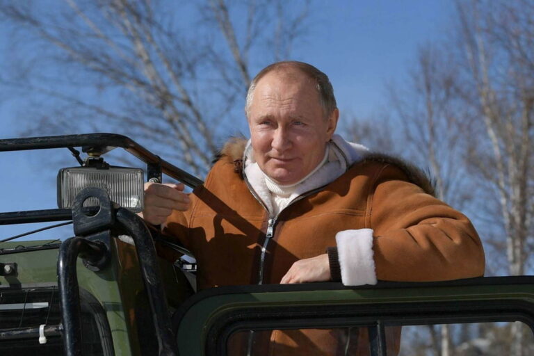 Provokimi nga Kremlini, Putin mban me vete valixhen bërthamore