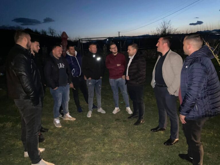 Braimllari dhe Mele në Dvoran: Më 25 prill merr fund babëzia e Niko Peleshit në Korçë