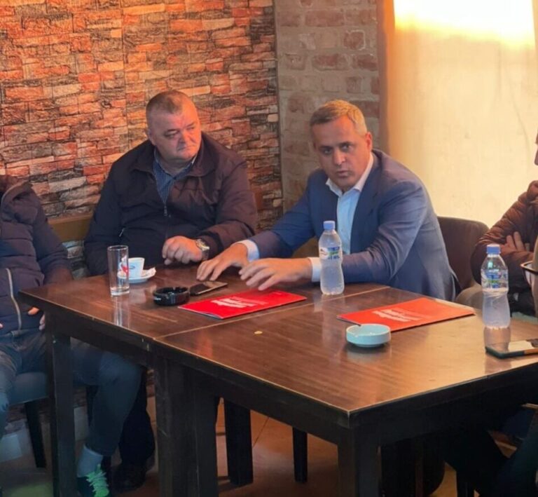 Spahiu në zonën e Institutit: Bashkia ka bllokuar rrugët e kalimit. 25 Prilli dita për t’u çliruar nga arroganca