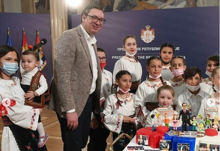 Vuçiç feston datëlindjen: Dhuratën më të bukur e kam marrë nga fëmijët e Kosovës
