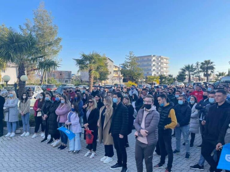 Bardhi me të rinjtë në Elbasan: Aleanca jonë me ju është natyrale, bashkë sjellim ndryshimin