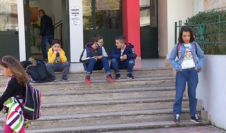 Mësuesit pa 7 mars, pandemia zbehu festat