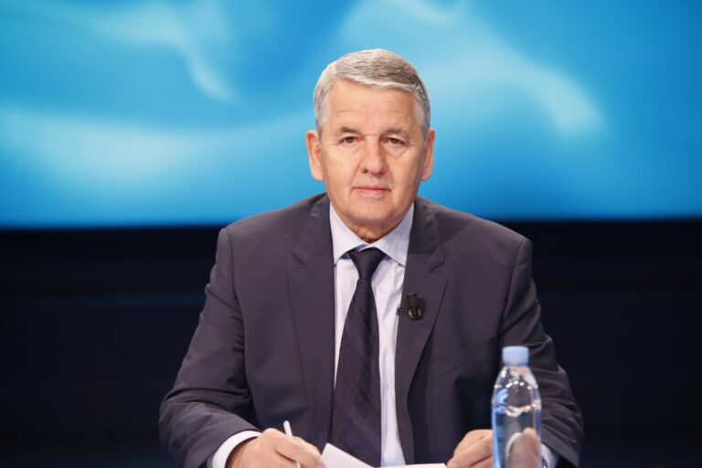 ”Sulmet” e Halim Kosovës, Çomo: Vure drejtor spitali kushëririn e gruas, je pjesë e çorbës së Ramës