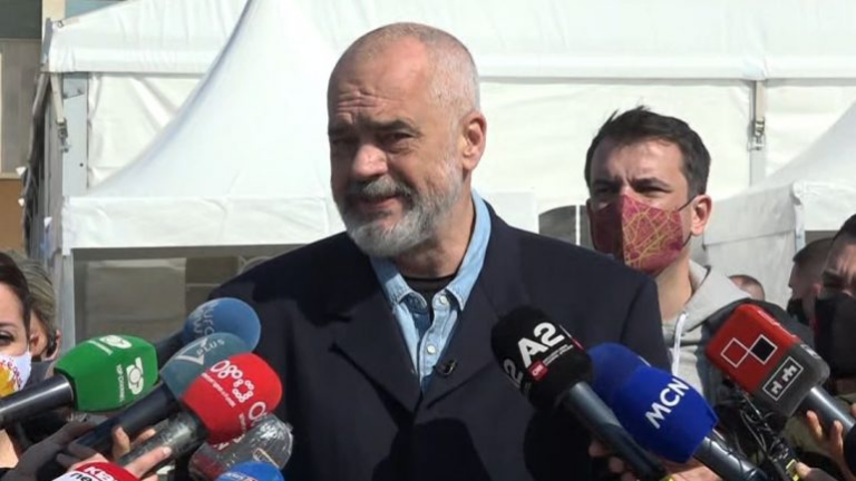 Rama: Nuk do kërkohet vaksina për turistët që do vijnë në Shqipëri
