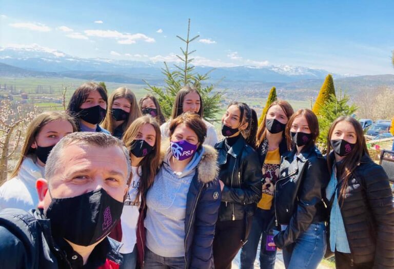 ”7-të vite më parë studentët diplomoheshin në Master pa mbaruar Bachelorin”, Balla: Të rinjtë të mbështesin njerëzit që janë model