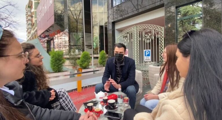 Basha ironizon reagimin e Ramës për takimet me komisionerët