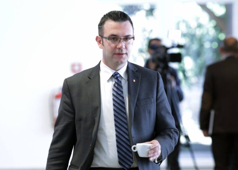 Gara për Bashkinë e Tiranës, Gert Bogdani pranon sfidën për të qenë përballë Veliajt
