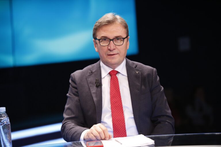 Brataj reagon ndaj debatit për vaksinat Covid: Faktet shkencore nuk zëvendësohen nga opinionet