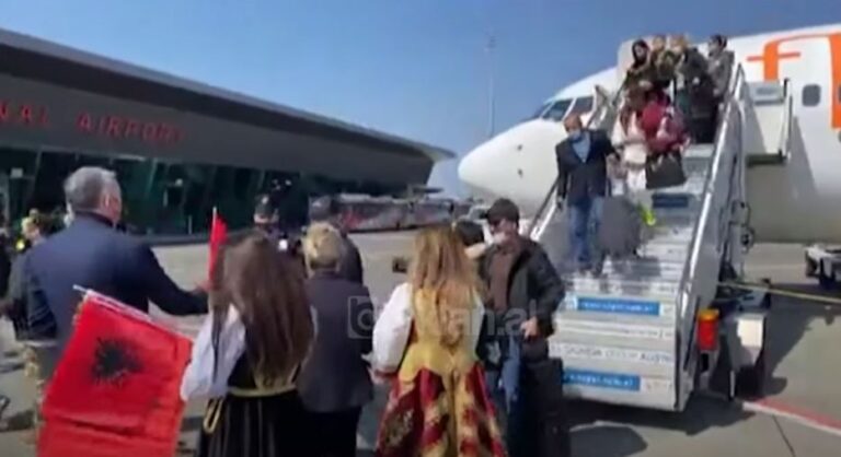 Nisin fluturimet direkte me Dubain