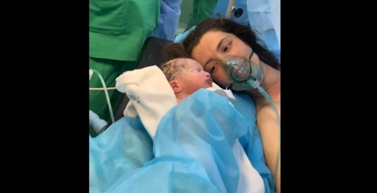 19-vjeçarja e prekur nga Covid-19 sjell në jetë foshnjën, mjekja Cani: Lindja jote na jep forcë