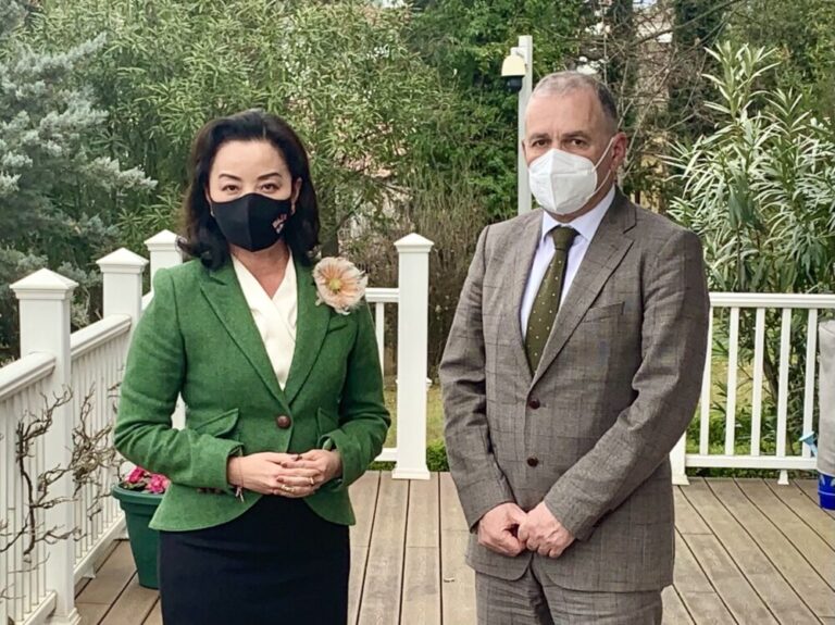 Ambasadorja e SHBA, Yuri Kim takohet me kreun e SPAK: Krimi i organizuar po merr goditje