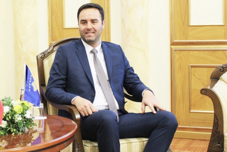 Deputeti i vetëm nga opozita që votoi sot pro qeverisë Kurti
