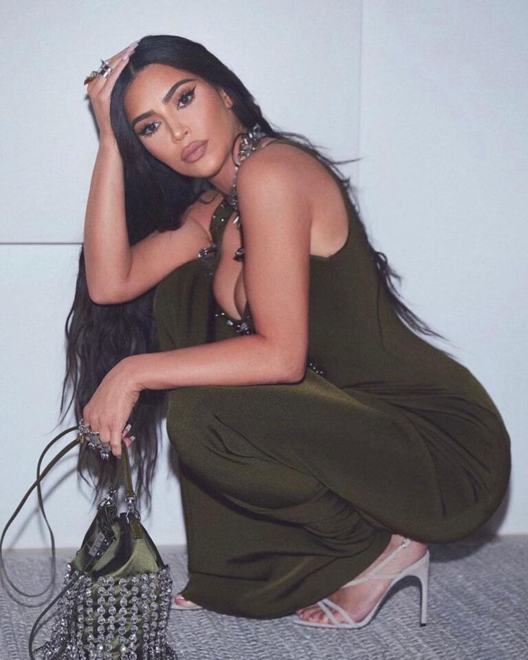 Kim shpërthen në lot në “Keeping Up With The Kardashian”