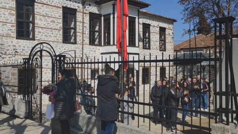 7 marsi, mësues nga Kosova te Mësonjëtorja e parë