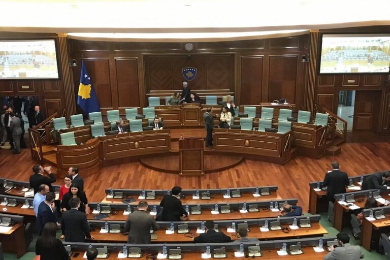 Betohen deputetët e Kuvendit të Kosovës