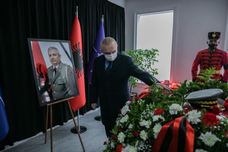 Presidenti Meta, homazhe për “Nderin e Kombit”, Gjeneral Brigade Ndriçim Sallakun