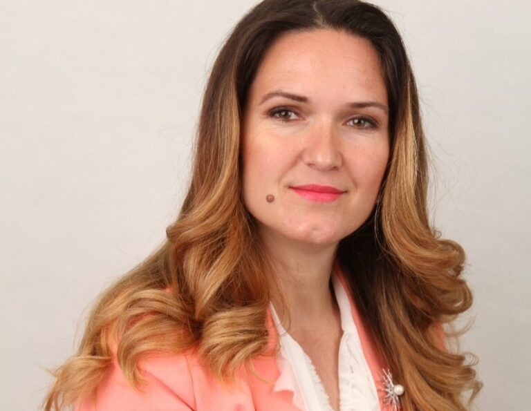 Miranda Rira i përgjigjet Ballës: Taulant të ka hyrë frika keq se as deputet nuk bëhesh