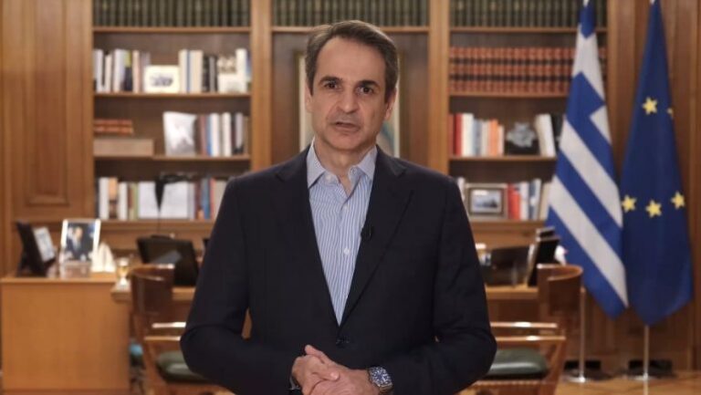 Protestat e dhunshme në Athinë, Mitsotakis mesazh qytetarëve: Zemërimi i verbër nuk çon askund. Nuk do lejoj askënd të na ndajë