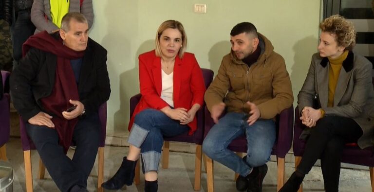 Kryemadhi me banorët tek zona e Ish-Uzinës: Problemi më i madh i 30 viteve tranzicion është legalizimi