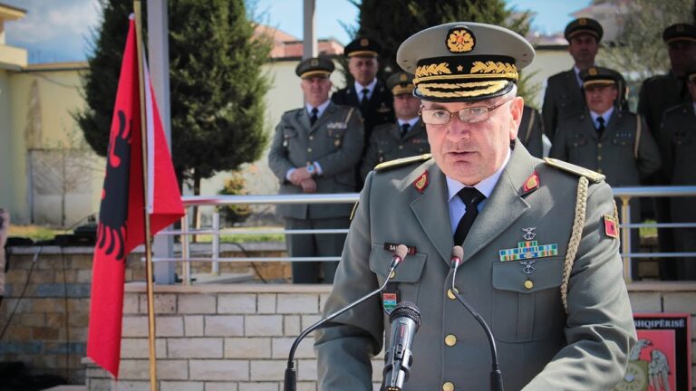 “Fitoi çdo sfidë në Forcat e Armatosura, por humbi betejën me Covid-19”/ Ndërron jetë gjenerali  i njohur. Mesazh ngushëllimi nga ministri i Mbrojtjes