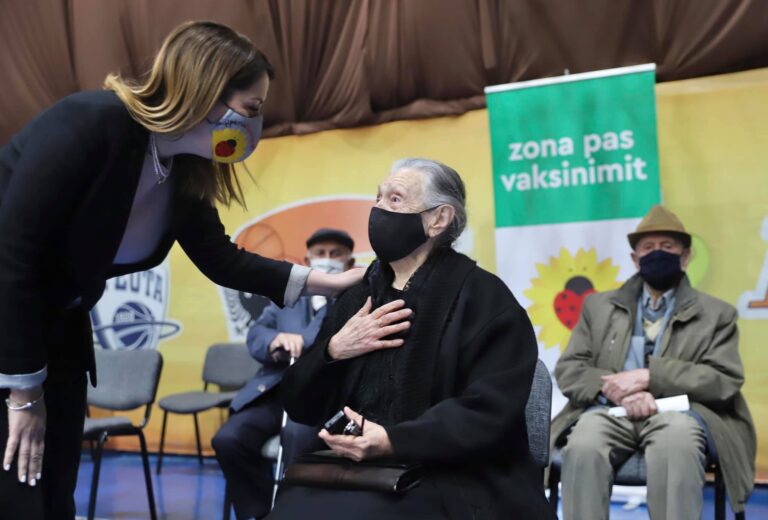 Manastirliu: 100 mijë të vaksinuar deri sot, po afrohet drita në fund të tunelit