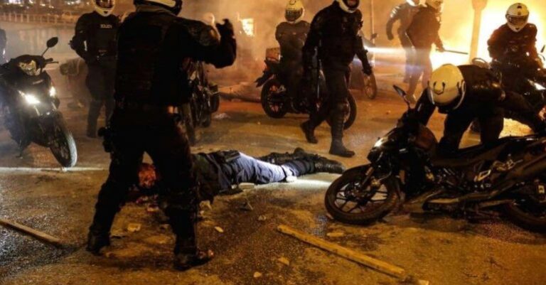 Rrahja e policit gjatë protestës në Athinë, arrestohen edhe 2 të rinj