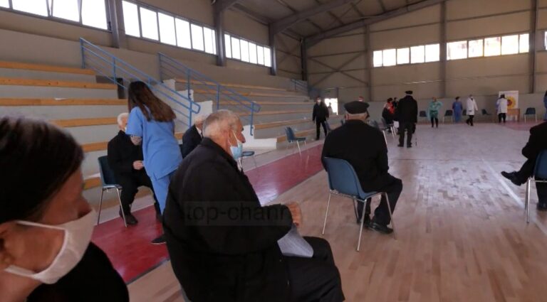 Vaksinat kineze/ Korçë, Elbasan, Durrës dhe Vlorë, vijon vaksinimi masiv i të moshuarve mbi 70-vjeç