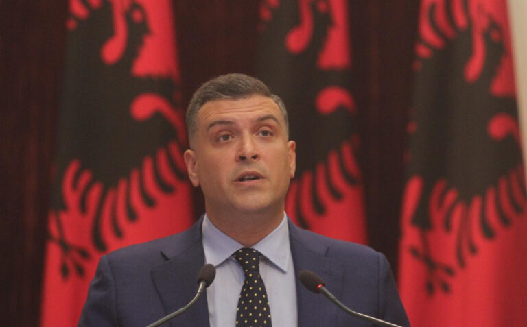 Tedi Blushi tregon pse Reeker nuk e takoi Presidentin Meta: Askush s’ka bërë asnjë kërkesë