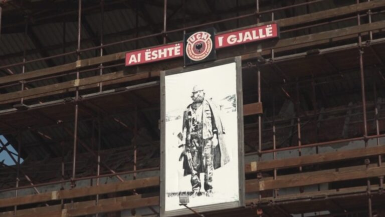 23 vjet nga epopeja e UÇK-së, kryhen homazhet në kompleksin memorial të Jasharëve