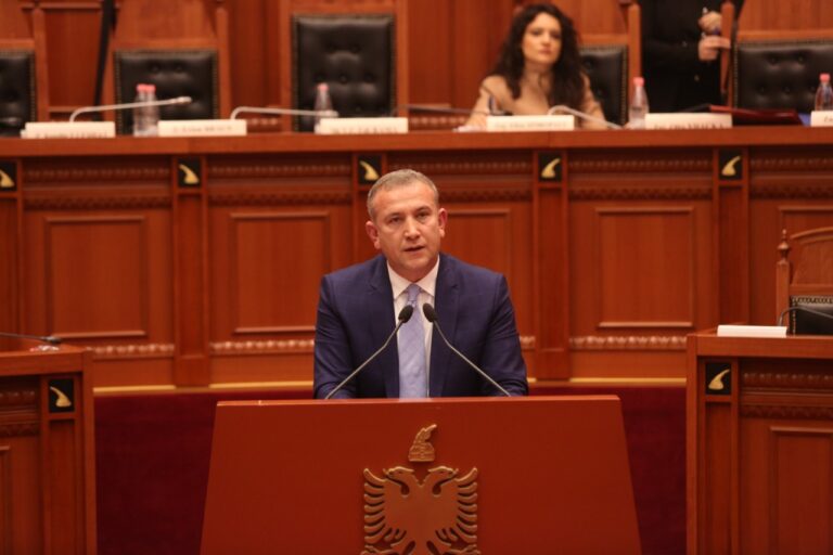 Ikën gjithë PS e Tiranës. Pas Hysit e Bares, jep dorëheqjen Sadi Vorpsi