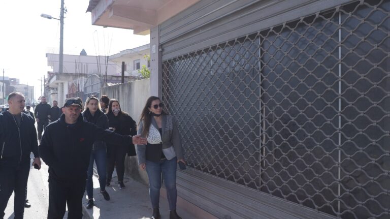 Albana Vokshi takime derë më derë në Laprakë: Boll më me mashtrime, vjedhje dhe braktisje
