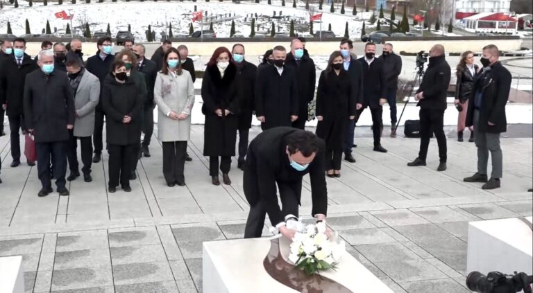 Kosova dhe Serbia përkujtojnë 22 vjetorin e bombardimeve të NATO-s, Kurti: Drejtësia për këtë krim të Serbisë nuk është vënë në vend