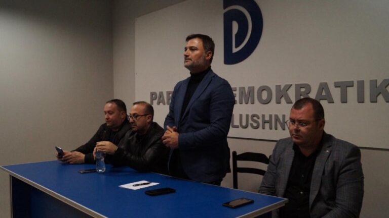 Takimi entuziast me mbështetësit, Alibeaj: Nuk është thjeshtë PD, është “Qytetaria Lushnjare”